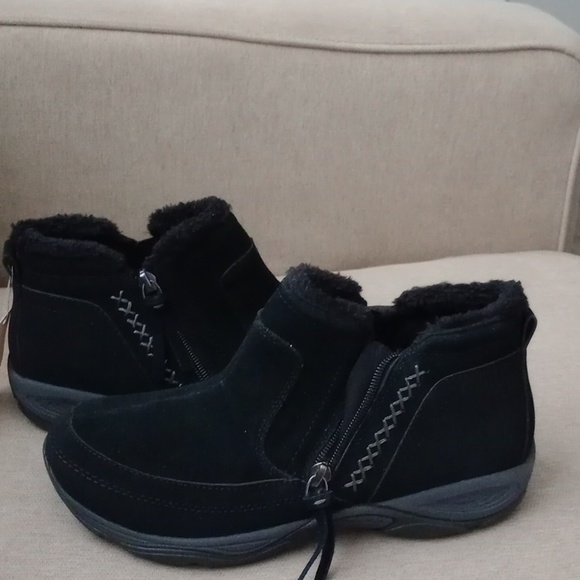 Women boots size 7 1/5M - Picture 2 of 4